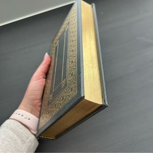 Gold Leaf Book, THE ADVENTURES OF
ROBINSON CRUSOE by Daniel Defoe